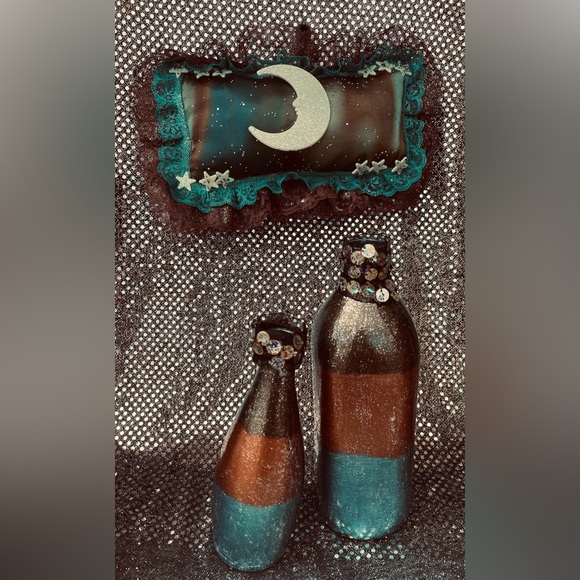 Handcrafted Cosmic Elements Bottles &Pillow 2-Sided GrapeScented Glow InDark Set - Picture 3 of 16